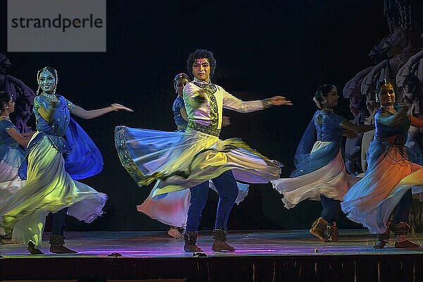 Kathak-Tanz beim Natiyanjali-Festival im Perur-Tempel  Tamil Nadu  Indien  Asien