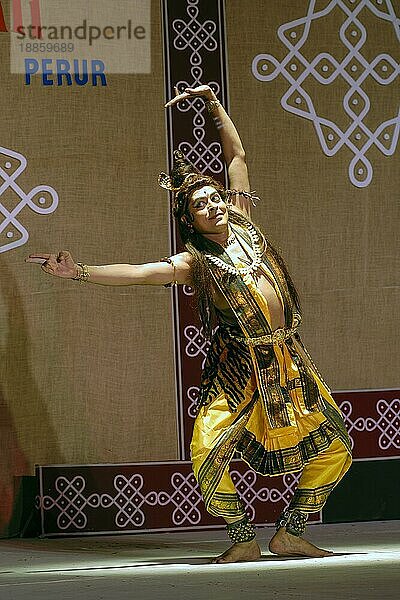 Shiva Tandava Tanz in Bharatanatyam  klassischer Tanz aus Tamil Nadu  Indien  Asien