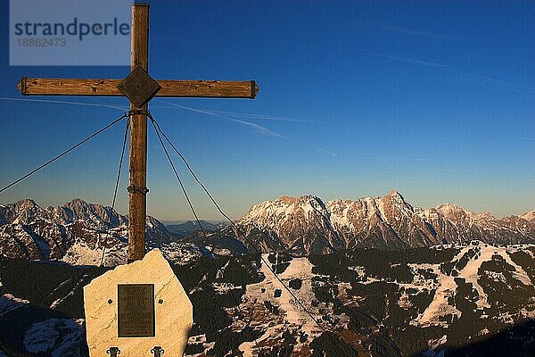 Gipfelkreuz  Saalbach  Pinzgau  Salzburger Land  Schattberg Gedenkkreuz  Österreich  Europa