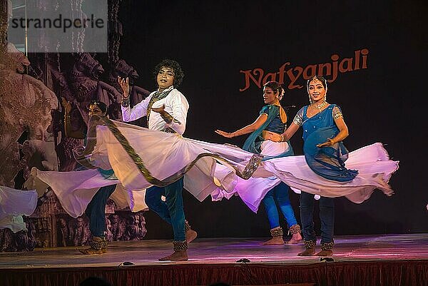 Kathak-Tanz beim Natiyanjali-Festival im Perur-Tempel  Tamil Nadu  Indien  Asien