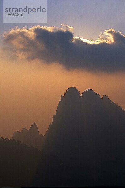 Neun-Drachen-Gipfel  Huangshan-Gebirge  Anhui  Gelbe Berge  China  Asien