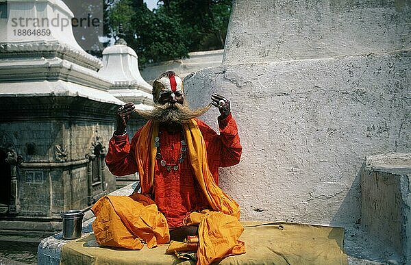 Sadhu mit bemaltem Gesicht  Pasupatinath-Tempel  Kathmandu  Nepal  Asien