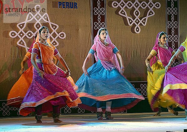 Kathak-Tanz beim Natiyanjali-Festival im Perur-Tempel  Tamil Nadu  Indien  Asien