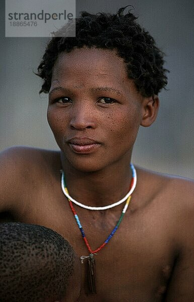 Bushman woman  africa  San  Buschmänner  Bushmen  Menschen  people  frau  Kalahari  Namibia  Buschmann-Frau  Afrika