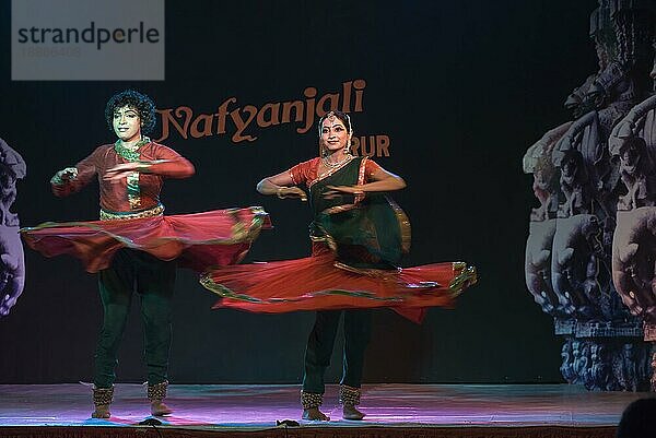 Kathak-Tanz beim Natiyanjali-Festival im Perur-Tempel  Tamil Nadu  Indien  Asien