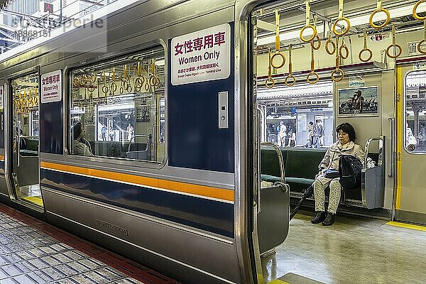 Kyoto Japan. Zug. Nur Frauen kutschieren