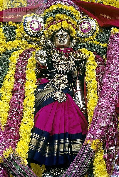 Geschmückte Göttin Mangalambigai während des Mahamakham Mahamaham Mahamagam Festivals in Kumbakonam  Tamil Nadu  Indien  Asien