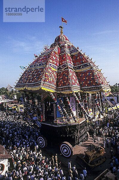 Tempelwagenfest in Thiruvarur Tiruvarur  Tamil Nadu  Südindien  Indien  Asien. Größter Streitwagen in Indien  Asien