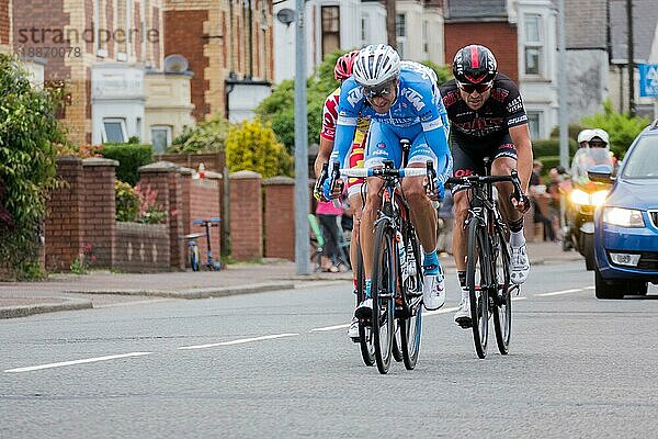 Radfahrer  die am Velothon-Radrennen in Cardiff teilnehmen