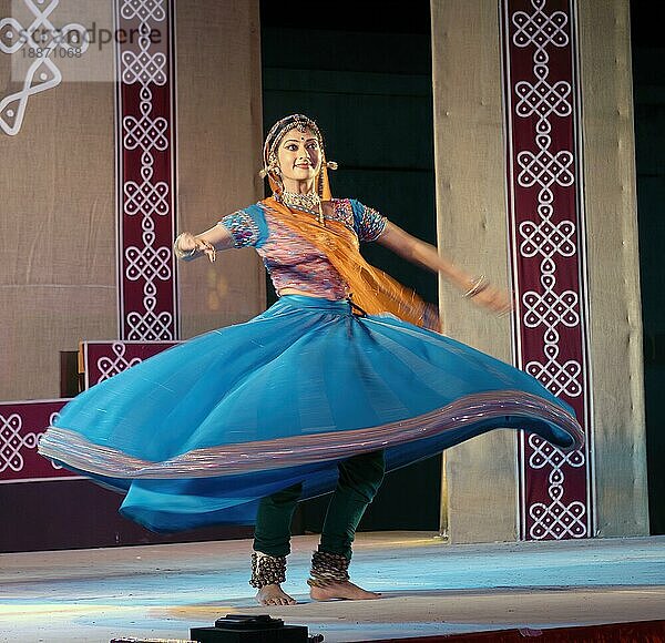 Kathak-Tanz beim Natiyanjali-Festival im Perur-Tempel  Tamil Nadu  Indien  Asien