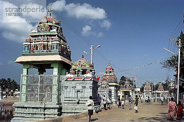 16 Schrein Tempel  erbaut an den vier Ufern des Mahamakham Mahamaham Mahamagam Tanks im Jahr 1540 in Kumbakonam Tamil Nadu  Indien  Asien