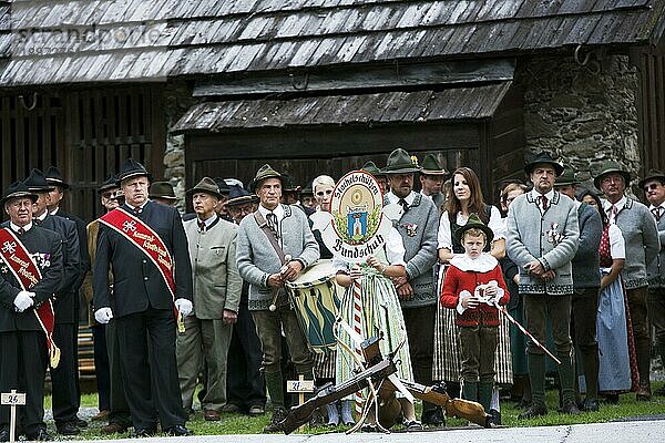 Menschen in Trachten  Thomatal  Lungau  Salzburger Land  Trachten- und Blassmusikverein  Österreich  Europa