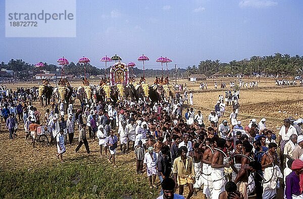 Vallanghy Nenmara Vela Festival  Kerala  Südindien  Indien  Asien