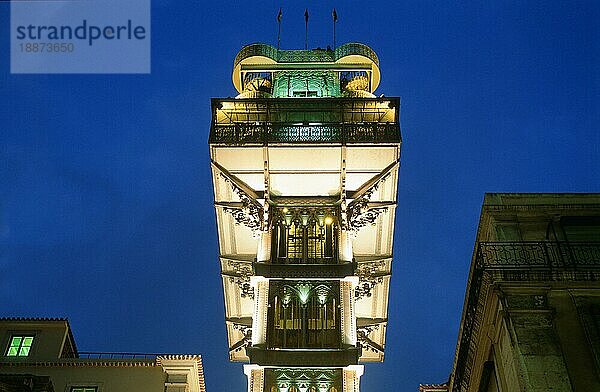 Aufzug Santa Justa  gebaut von Gustave Eiffel  verbindet Ober- und Unterstadt von Lissabon  Portugal  Europa
