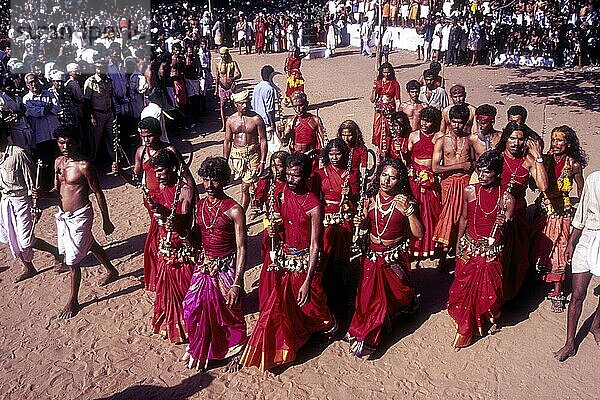 Velichappadu oder Orakel beim Bharani Fest in Kodungallur  Kerala  Indien  Asien