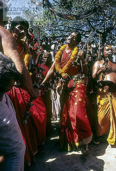 Velichappadu oder Orakel beim Bharani Fest in Kodungallur  Kerala  Indien  Asien