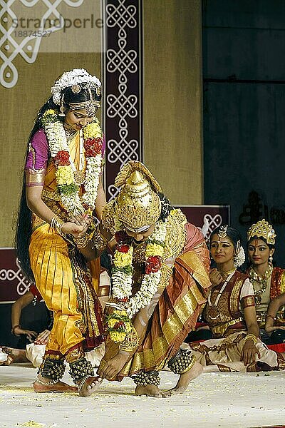 Bharatanatyam  Tanzdrama  klassischer Tanz aus Tamil Nadu  Indien  Asien