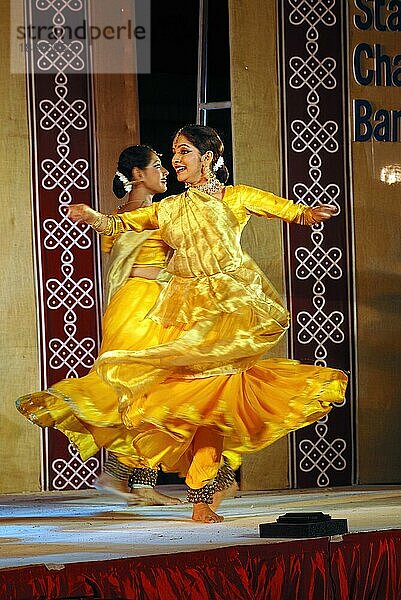 Kathak-Tanz beim Natiyanjali-Festival im Perur-Tempel  Tamil Nadu  Indien  Asien