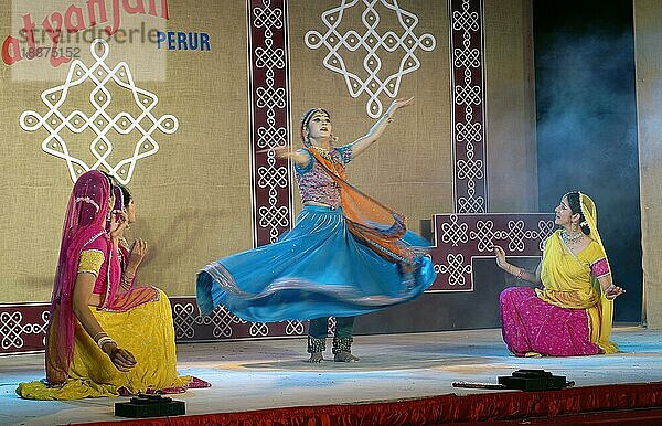 Kathak-Tanz beim Natiyanjali-Festival im Perur-Tempel  Tamil Nadu  Indien  Asien