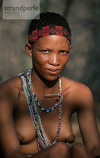 Bushman woman  africa  San  Buschmänner  Bushmen  Menschen  people  Kalahari  Namibia  Buschmann-Frau  Afrika