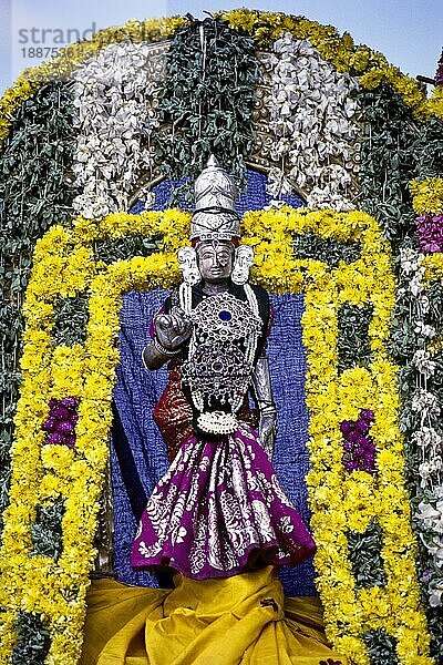 Geschmückte Göttin Visalakshmi während des Mahamakham Mahamaham Mahamagam Festivals in Kumbakonam  Tamil Nadu  Indien  Asien