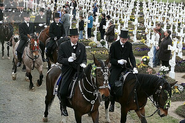 Europa  Deutschland  Sachsen  Oberlausitz  sorbische Orte  Brauchtum  Osterreiten  Osterprozessionen Das Osterreiten wird in Bautzen und den nordwestlich von Bautzen liegenden sorbischen Orten der Oberlausitz als eine lebendige Tradition seit vielen Ja  Europa