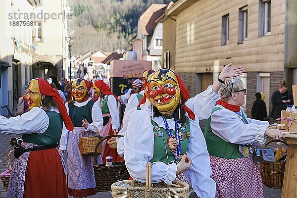 Fasnacht in Zell im Wiesental  traditionelle Masken  Zell  Baden-Württemberg  Deutschland  Europa