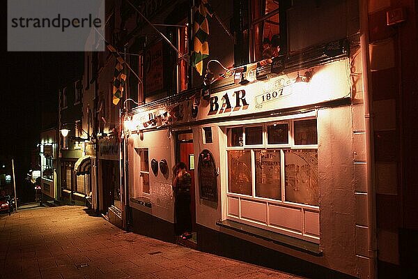 Restaurant Odessa bei Nacht  Ballyshannon  Grafschaft Donegal  Irland  Europa