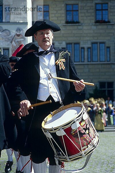 Trommler bei Schwedenprozession  Musik  musizieren  Überlingen  Bodensee  Baden-Württemberg  Deutschland  Europa