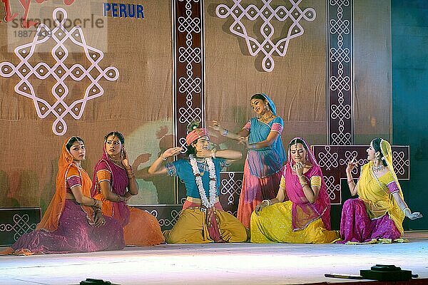 Kathak-Tanz beim Natiyanjali-Festival im Perur-Tempel  Tamil Nadu  Indien  Asien