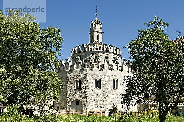 Romanische Michaelskapelle (Engelsburg) am Eingang des Klosterbezirks Neustift  3 km östlich von Brixen/Südtirol