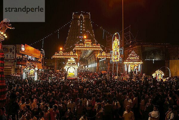 Karthigai Karthiga Deepam Festival in Thiruvannamalai Tiruvannamalai  Tamil Nadu  Südindien  Indien  Asien. Das Karthigai Deepam Festival wird jedes Jahr im tamilischen Monat November - Dezember gefeiert  Asien