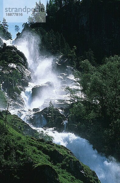 Latefoss Wasserfall  Odda  Sorfjord  Hordaland  Norwegen  Europa