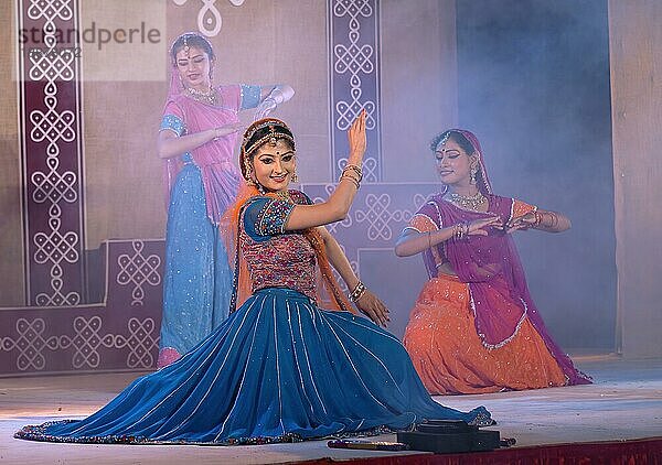 Kathak-Tanz beim Natiyanjali-Festival im Perur-Tempel  Tamil Nadu  Indien  Asien