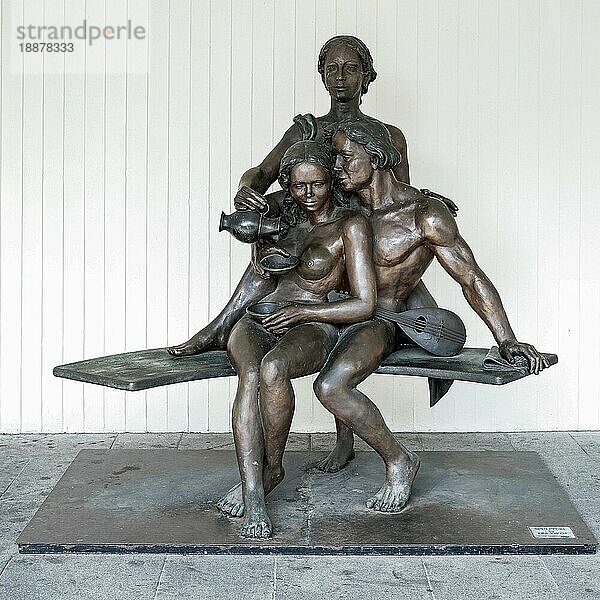 Skulptur Trauben der Leidenschaft vor dem Hotel Inter-Continental in Prag