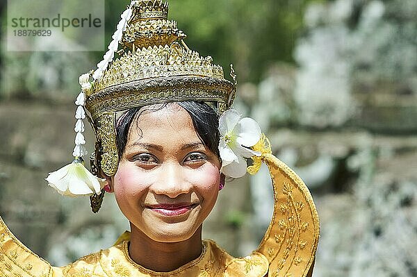 Apsara-Tänzerin nach Khmer-Traditionen. Angkor Thom-Tempel. Siem Reap Kambodscha