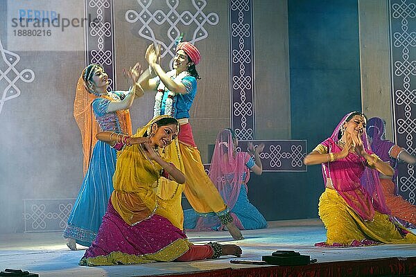 Kathak-Tanz beim Natiyanjali-Festival im Perur-Tempel  Tamil Nadu  Indien  Asien