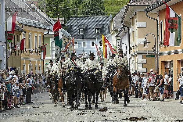 Kranzlreiten  Brauchtum in Weitensfeld  Kärnten  Österreich  Europa