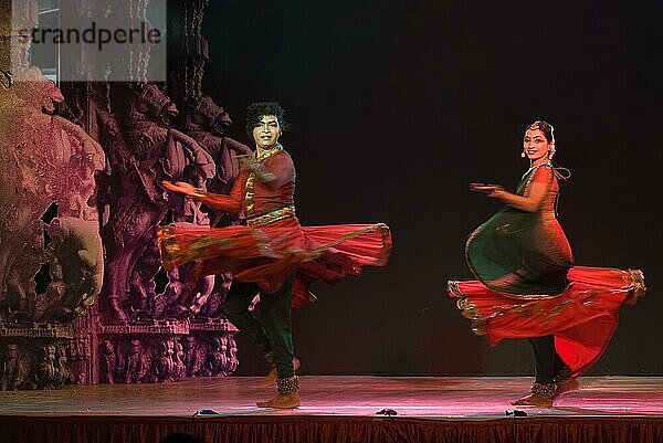 Kathak-Tanz beim Natiyanjali-Festival im Perur-Tempel  Tamil Nadu  Indien  Asien