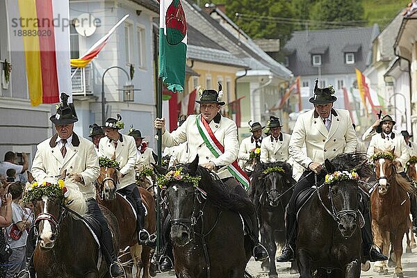 Kranzlreiten  Brauchtum in Weitensfeld  Kärnten  Österreich  Europa