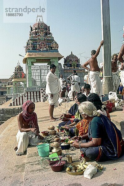 Sumangali Pooja  Gebet für die Langlebigkeit des Ehemanns während des Mahamakham Mahamaham Mahamagam Festivals in Kumbakonam  Tamil Nadu  Indien  Asien