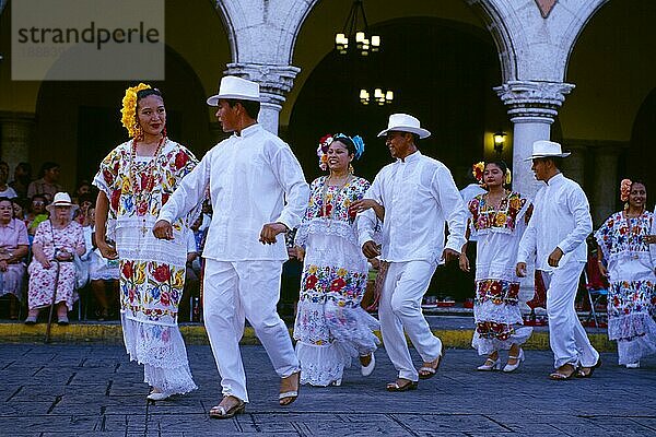 Traditioneller Vacqueria-Tanz  Merida  Yucatan  Mexiko  Mittelamerika