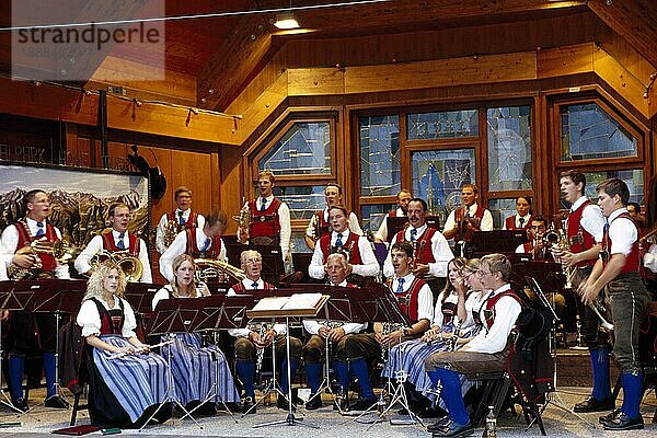 Trachtenkapelle  Heiligenblut  Mölltal  Hohe Tauern  Kärnten  Österreich  Europa