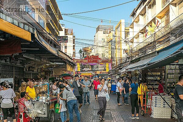 Das Samphanthawong Viertel ist das berühmte  beliebte und belebte Chinatown von Bangkok. Zahlreiche Geschäfte mit traditionellen Waren