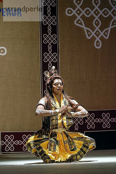 Shiva Tandava Tanz in Bharatanatyam  klassischer Tanz aus Tamil Nadu  Indien  Asien