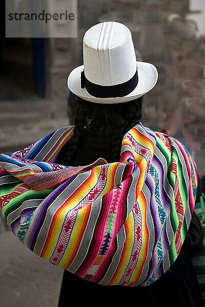 Frau in traditioneller Kleidung  Cuzco in Peru