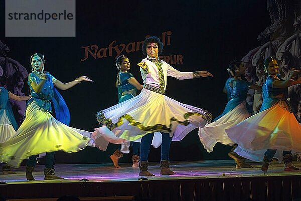 Kathak-Tanz beim Natiyanjali-Festival im Perur-Tempel  Tamil Nadu  Indien  Asien