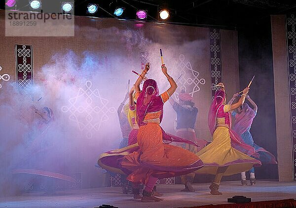 Kathak-Tanz beim Natiyanjali-Festival im Perur-Tempel  Tamil Nadu  Indien  Asien