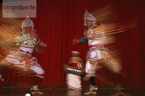 Traditionelle Tänze  Kandy  Sri Lanka  Asien