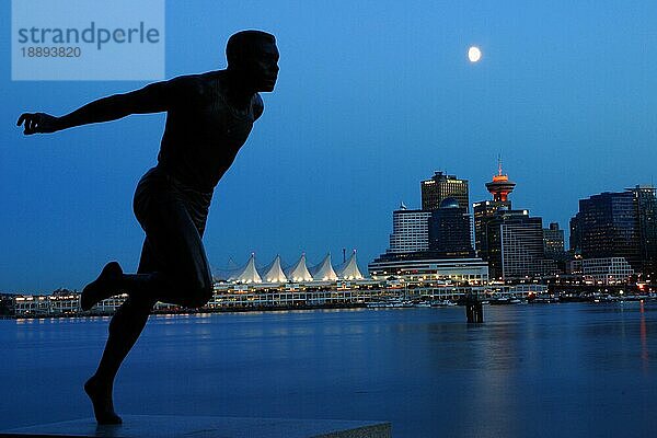 Blick vom Stanley Park auf die Skyline von Vancouver  British Columbia  Kanada  Nordamerika